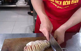 學(xué)員處理武昌魚