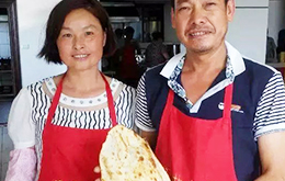 學(xué)員烤制鍋盔