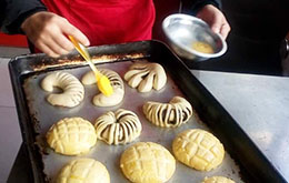學(xué)員刷蛋液