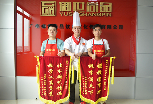 學(xué)員成功致富后特向肖老師贈予錦旗