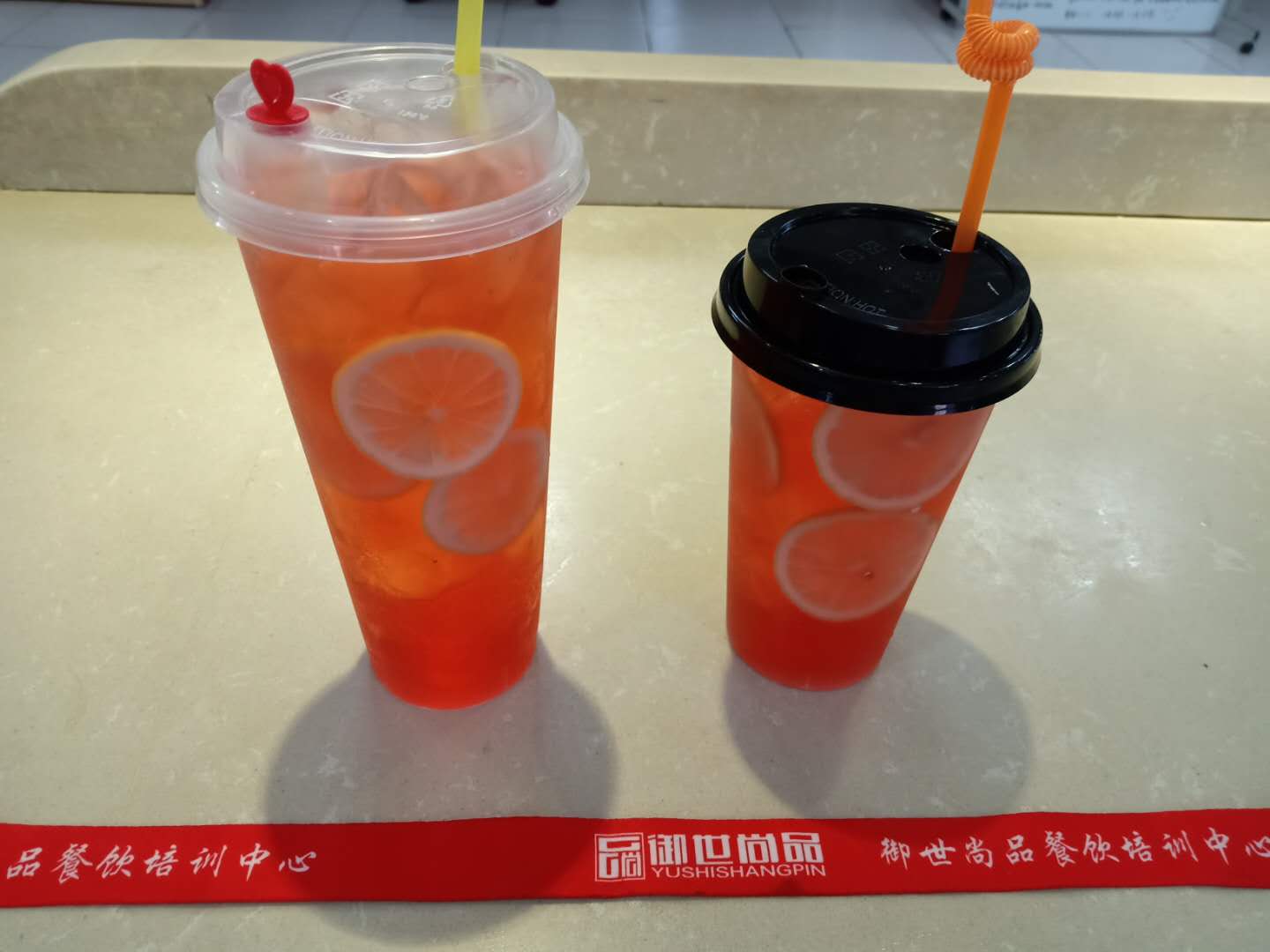 武漢奶茶培訓(xùn)哪里好，為什么奶茶店能夠盈利？